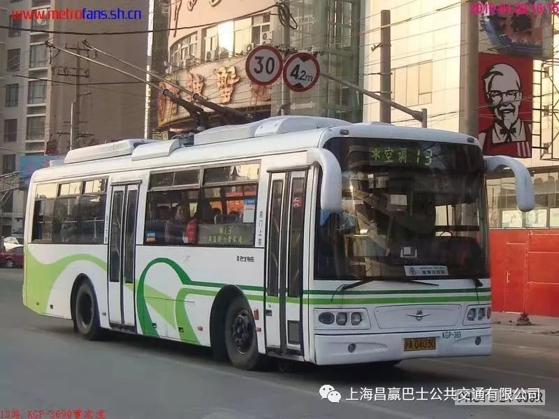 2014年青年牌双源无轨电车到上海,13路恢复无轨电车运营,并成为全市