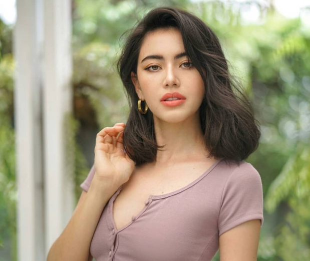 weir和bella甜蜜游冰岛,mai面对网友质疑作出澄清!