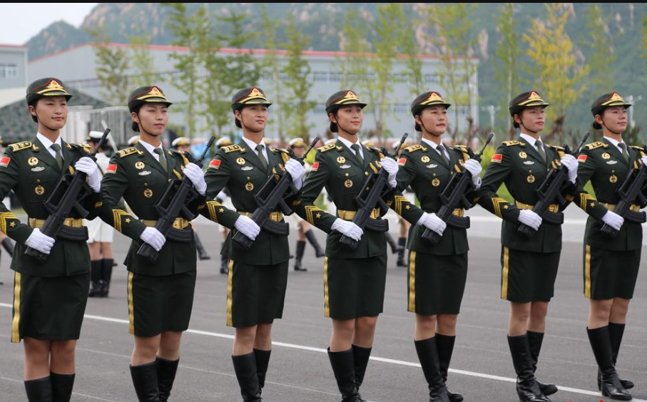 中国女兵的"阅兵腿",到底长啥样?"3种颜色"让人心疼!