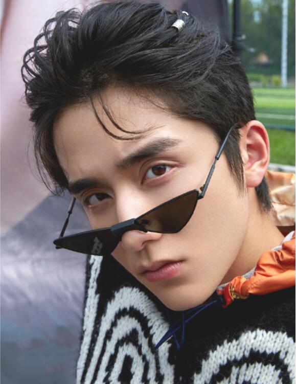 张新成时尚帅气写真!