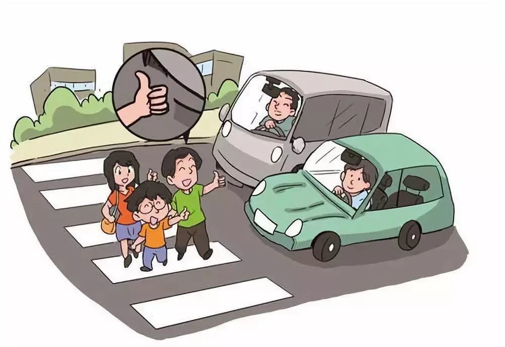 淄博一出租车未礼让斑马线,路人被撞起后又被前档弹出