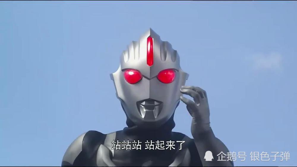 3个奥特曼明明在自相残杀,却突然一起抬头看,他们看到