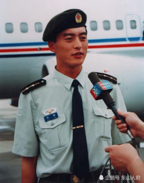 杜江,我和我的祖国,中国机长,攀登者,吴京