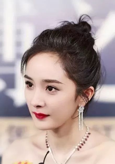 告别一成不变的发型 明星超模都爱的气质发髻学起来