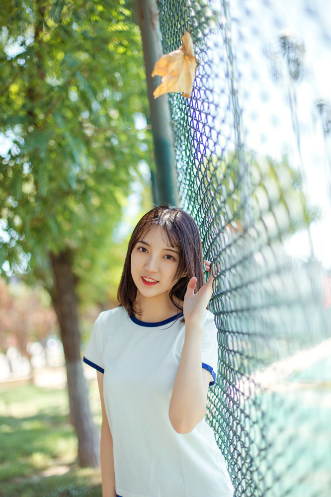 校园运动的青春风女生写真