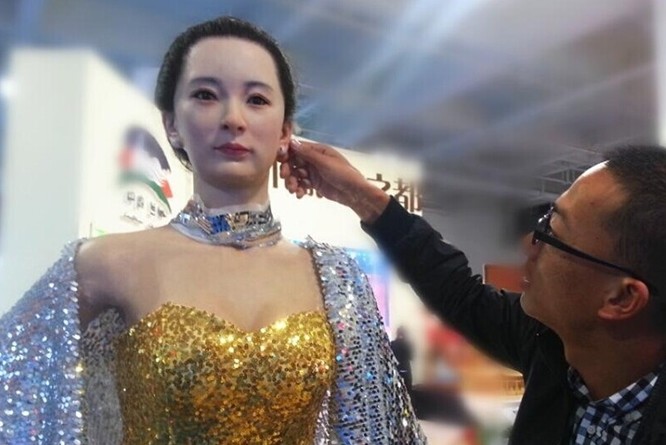 日本美女机器人被抢购一空不仅秀色可餐内部更是大有乾坤