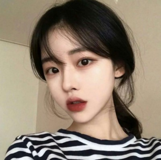 适合00后发空间的句子,配上超美的自拍照,抓紧拿去发圈吧!