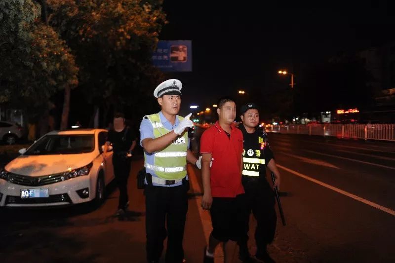 交警夜查持续