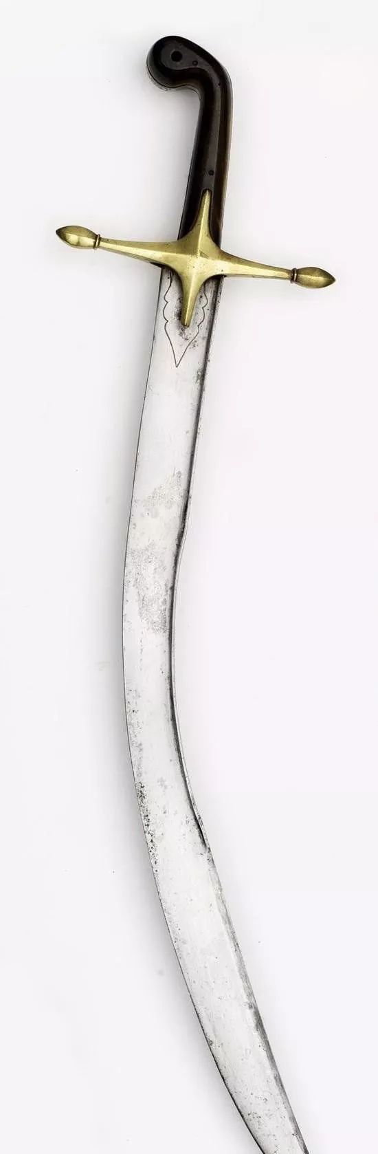 和其他土耳其弯刀相比,这柄弯刀在形制上依然属于基利或帕拉,并非是