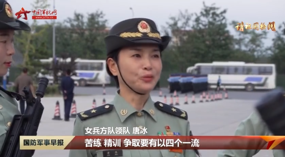 今年参加国庆阅兵的女兵方队集合了多个首次,女将军首次徒步受阅,女