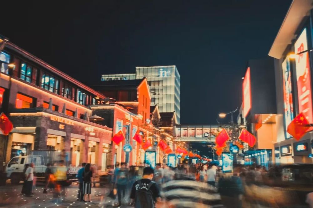 升级版的湖滨步行街"吃喝玩乐"样样有!不过亮相第一天