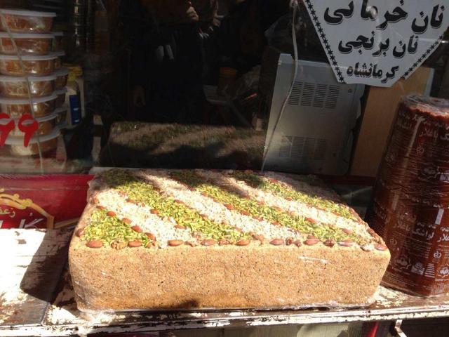 摆摊卖切糕的新疆人_新疆乌鲁木齐好吃的切糕地址_新疆切糕事件是怎么回事