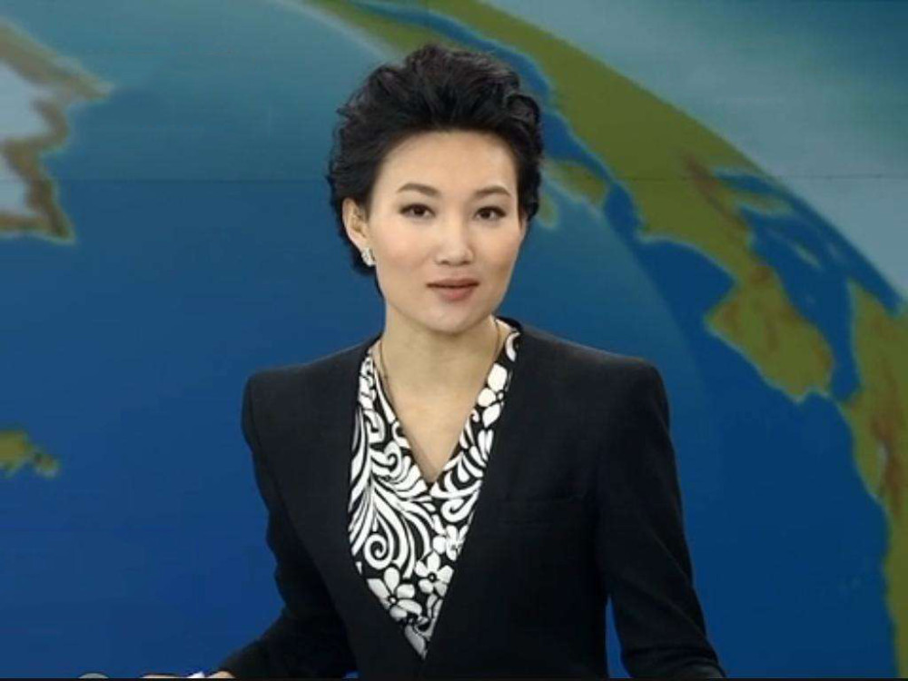 42岁李梓萌活动照曝光,摘下假发气质佳,略带婴儿肥身形似少女
