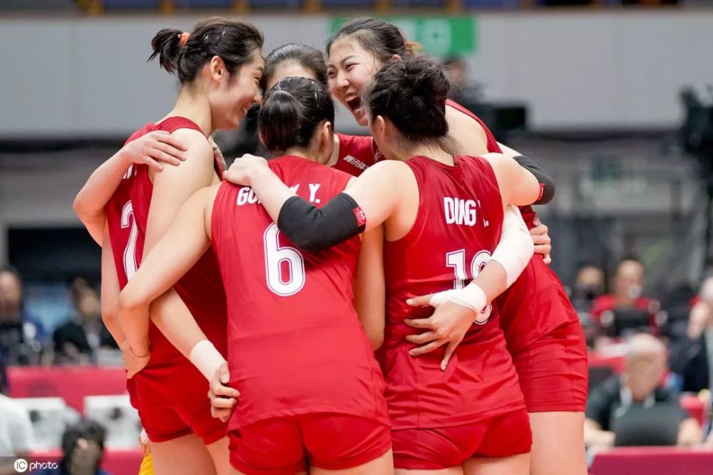 十连胜卫冕世界杯冠军 中国女排为祖国献礼