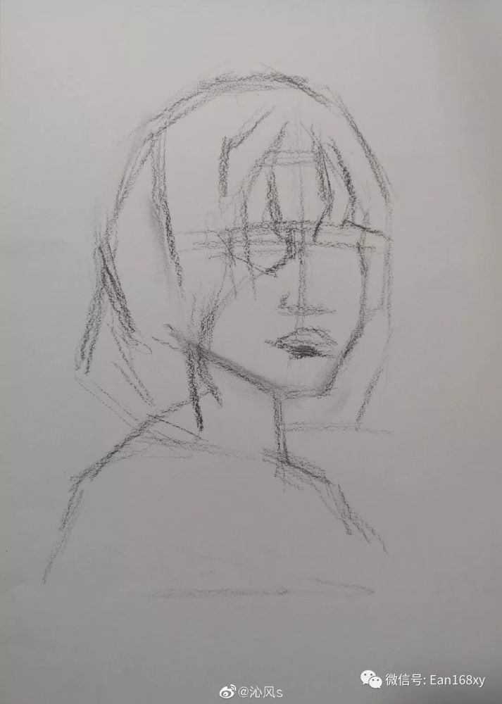 她的素描里水灵光般的女孩儿