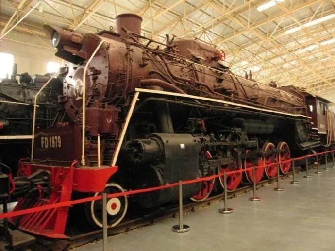 中国第一台自己设计的干线货运机车——前进型蒸汽机车,1956年9月试