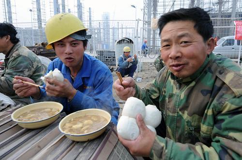 农民工干一天算一天,节假日干活有双倍工资吗?有拿过加班费的吗
