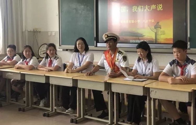 青岛市实验小学"灯塔中队"在行动