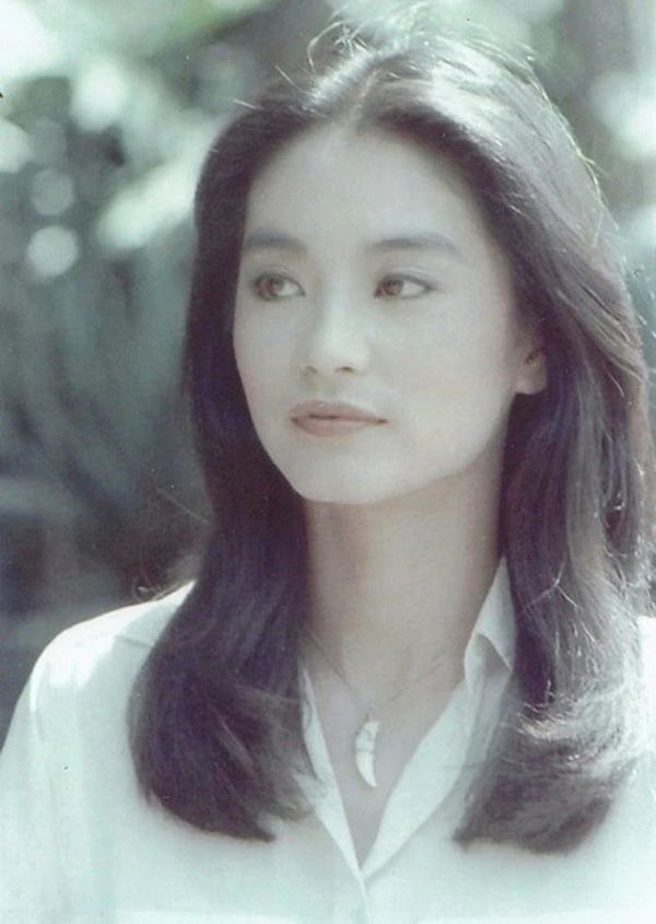 林青霞年轻时的美丽人所共知,她的美被称为百年一遇,上世纪70至90