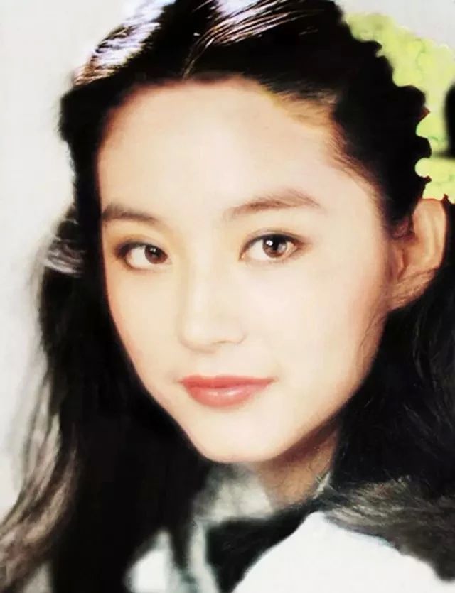 林青霞年轻时的美丽人所共知,她的美被称为百年一遇,上世纪70至90