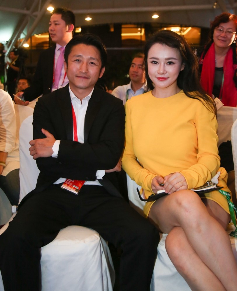 拳王邹市明的老婆冉莹颖,好的身材是穿出来的,胖人的典范