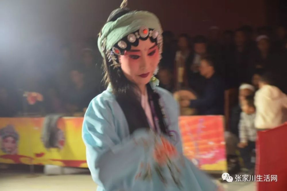 张川镇优秀女演员演唱秦腔片段,听陶醉了