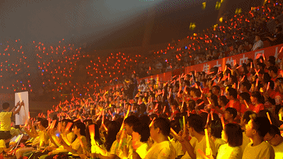 今夜,3000名复旦人歌唱祖国的声音在正大体育馆里回荡!