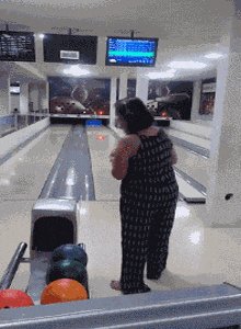 大妹子,你是不是瞄准的就是显示器?