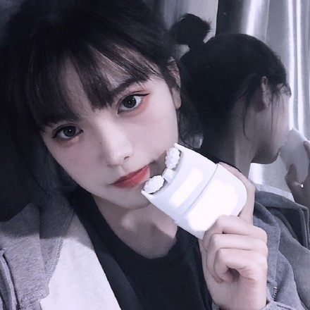 ins风·超酷·女生头像:不期待任何人,也不想被任何人