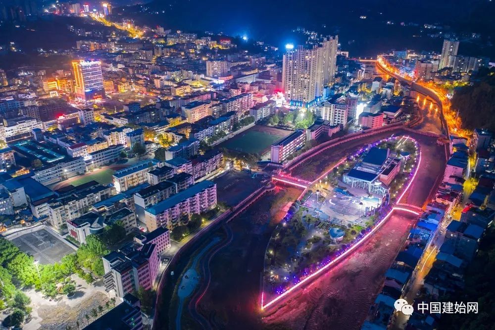 2019年的建始县城夜景 从上世纪40年代到50年代,80年代,90年代,到