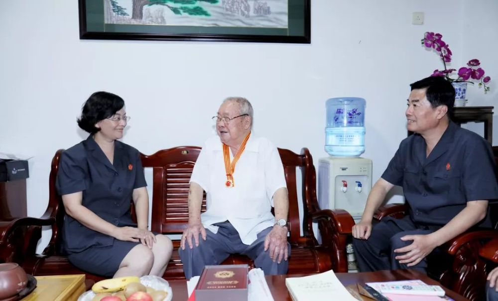 明法新闻┃三明中院院长姚丽青走访慰问离休干部冯东邦,杨正仁