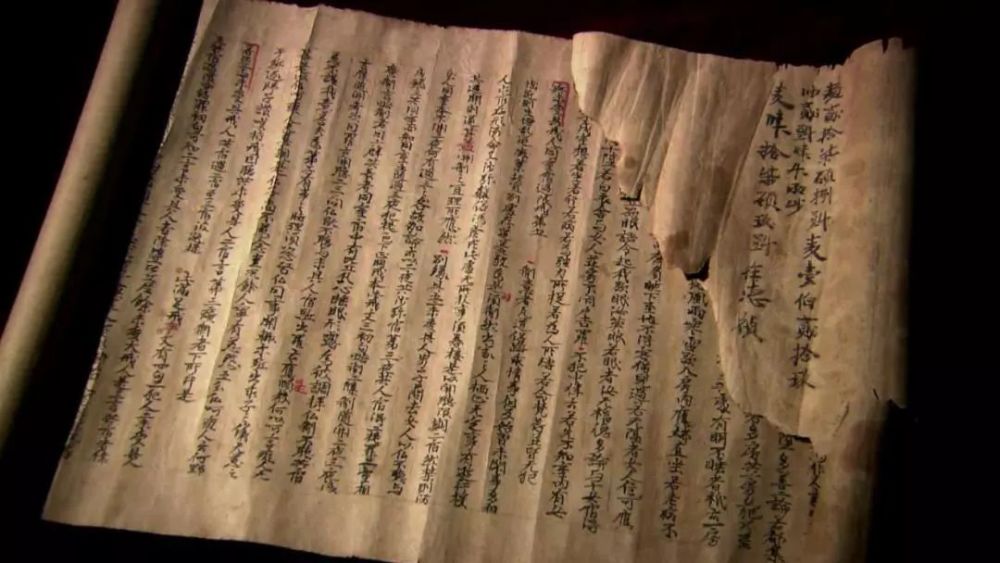 1900年,大量古代经卷在莫高窟藏经洞被发现.