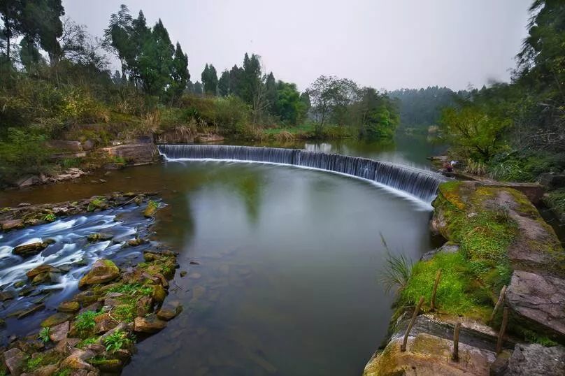 找个风景优美的地方 那么 周边这几个景点你一定要去 1 花溪河生态