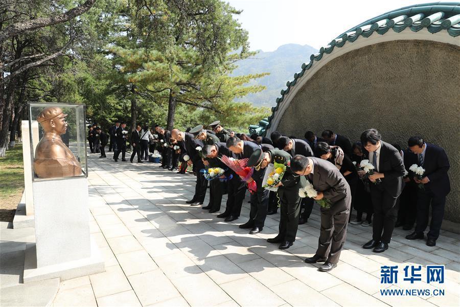 中国驻朝鲜大使馆祭扫桧仓烈士陵园