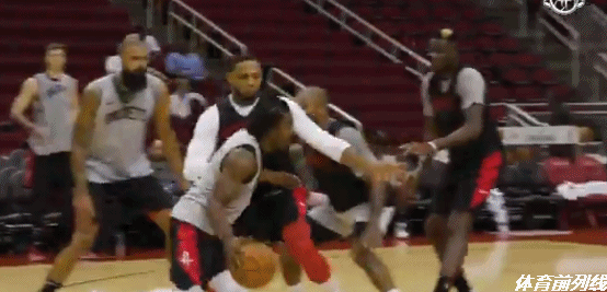 火箭35岁新援首次亮相!底角三分真稳,莫雷弃布鲁尔选他对了?