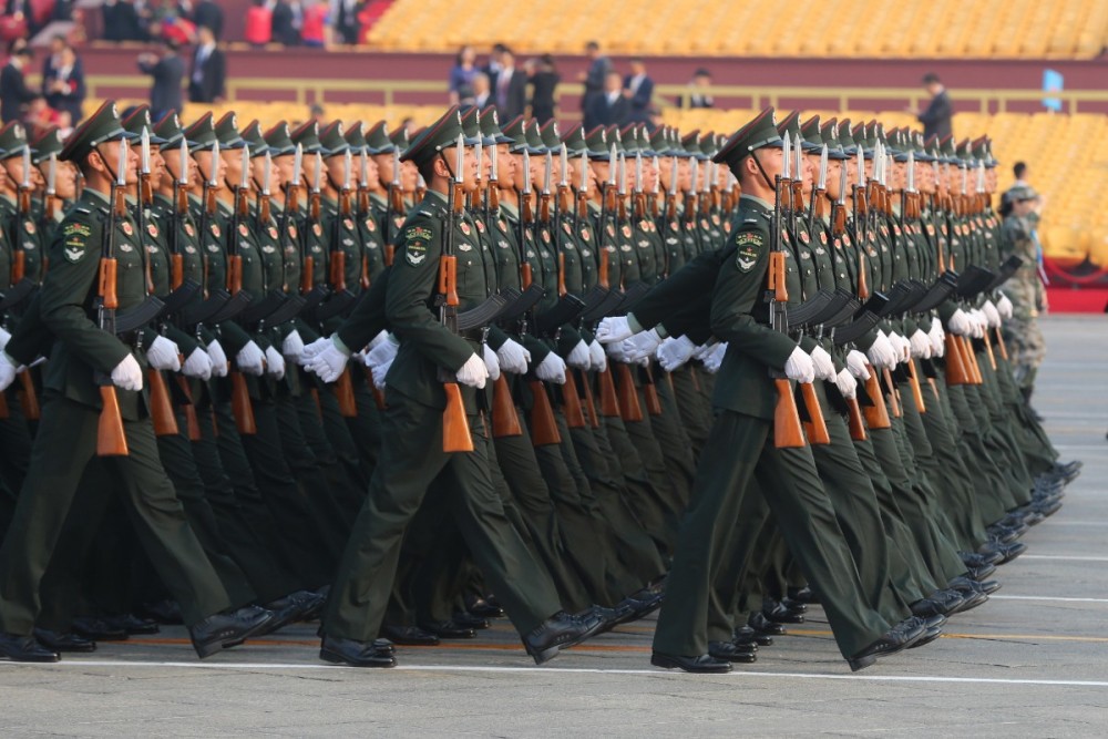 由人民解放军,武警部队和民兵预备役部队约15000名官兵,580台(套)