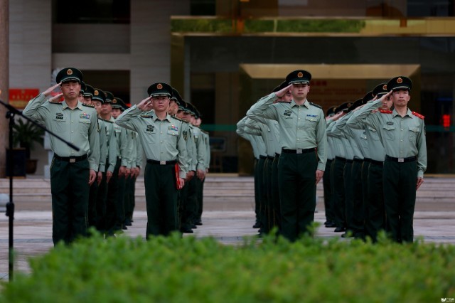 金华武警部队举行升旗仪式,祝福祖国