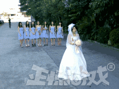 正惊gif:美女吃包子有两幅面孔,妹子让vr管理员成高危
