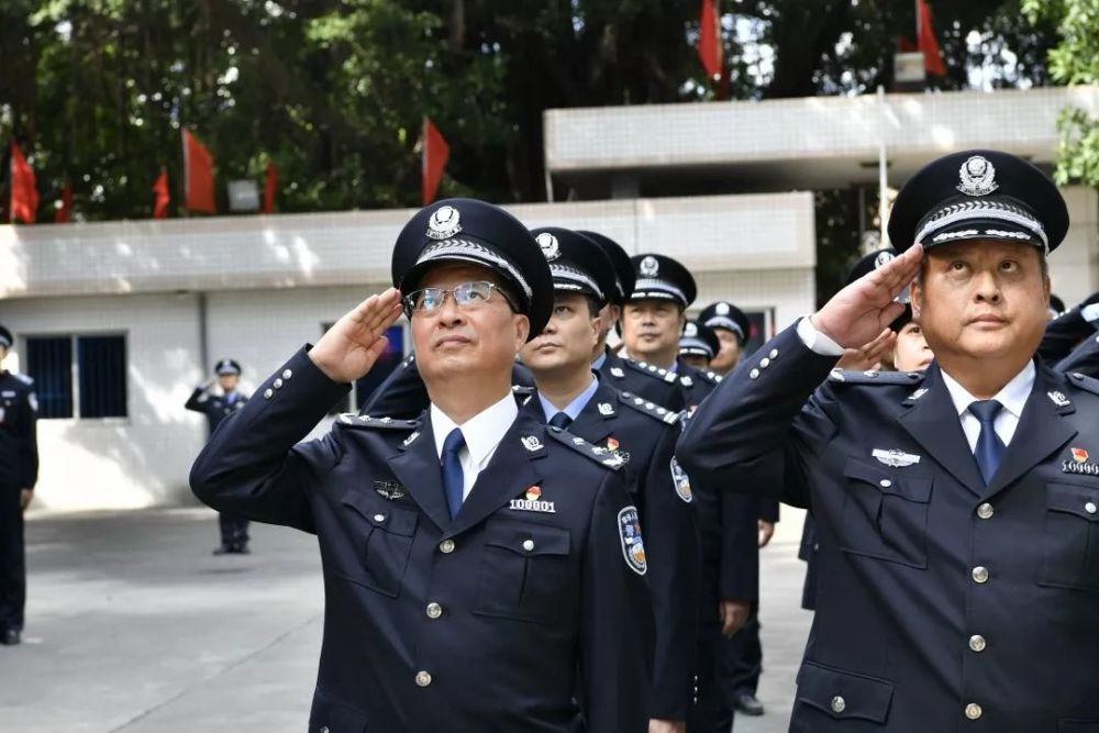 福州公安举行庆祝新中国成立70周年升国旗