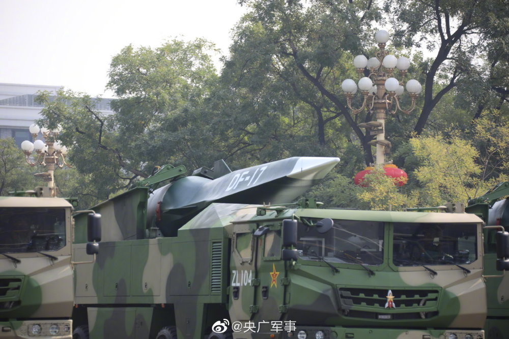 东风-17导弹首次亮相 弹头外形特殊 弹道诡异 专克反导系统