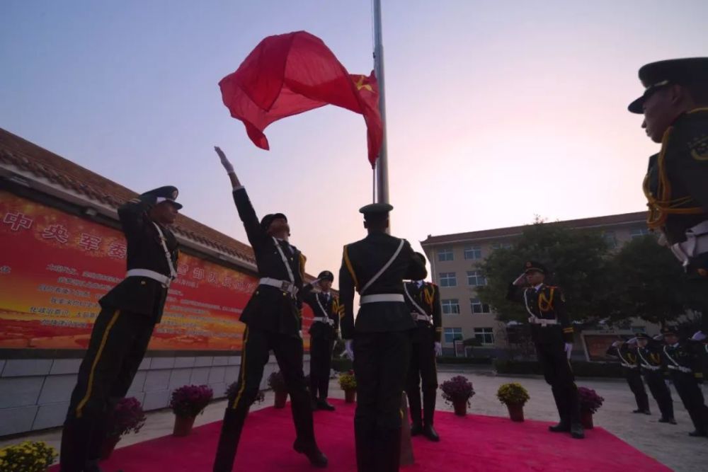 今天,武警部队为祖国庆生