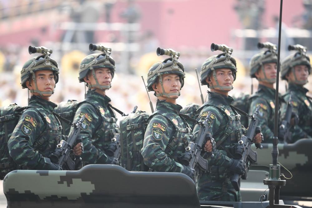 这是武警反恐突击方队.新华社记者 李尕 摄 (来自:新华社,央广军事)