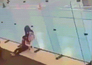 搞笑gif图:你看看那享受的小表情,想必是真的舒服到了吧