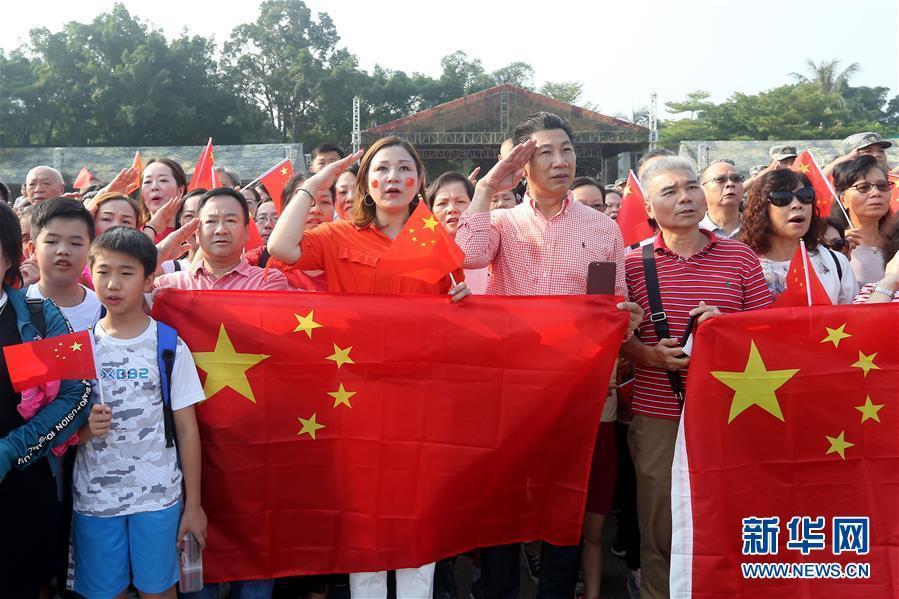 解放军驻香港部队与市民共同庆祝国庆70周年见闻