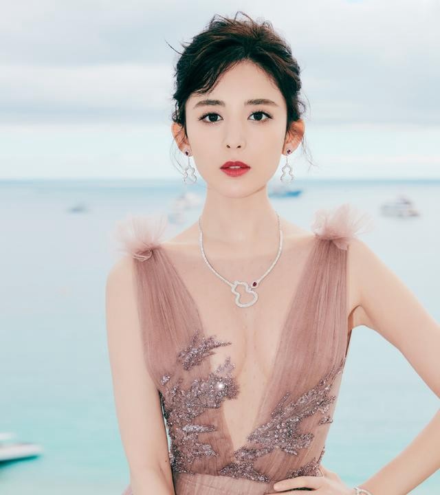 古典女神古力娜扎清早期一组新唯美仙气的写真集,真是