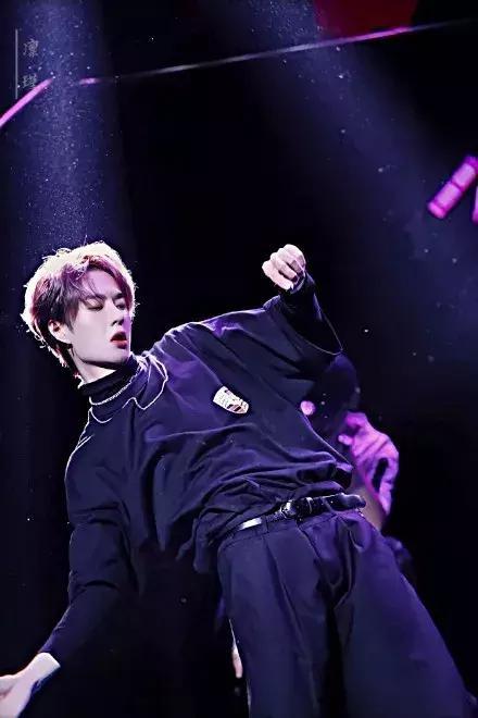 王一博喜提社团招新kpi,滑板摩托街舞你要的全都有