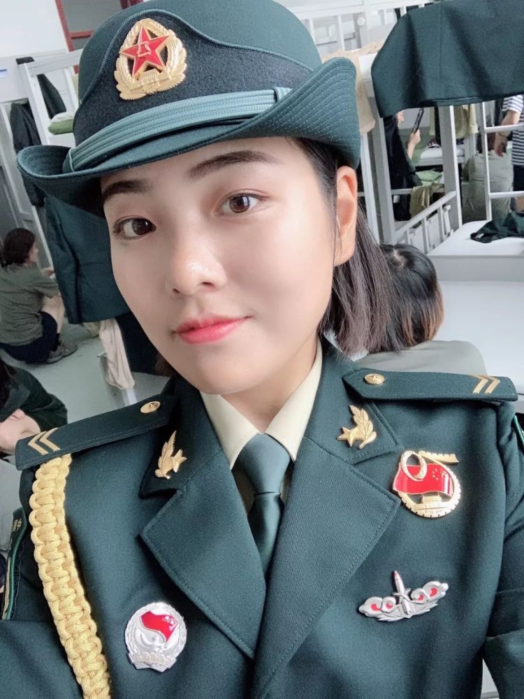 点赞!阅兵式女兵方队中有一位是咱们邻居西充妹儿!