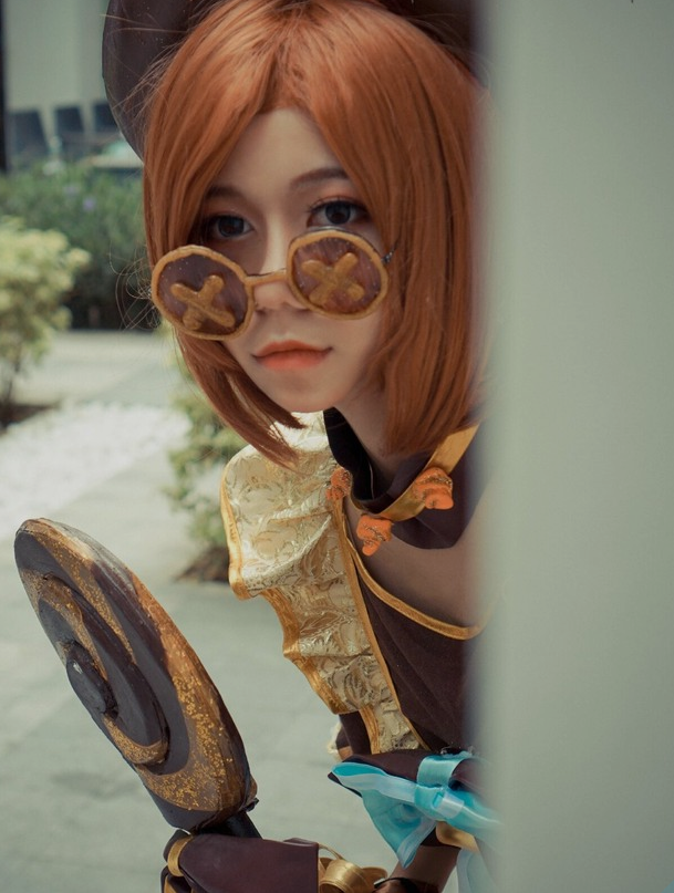 第五人格:盲女黄金蛋糕cosplay,英气十足的小姐姐