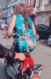 山羊界的哈士奇 可能是我见过最生无可恋的狗 这小子长大,应该也是个