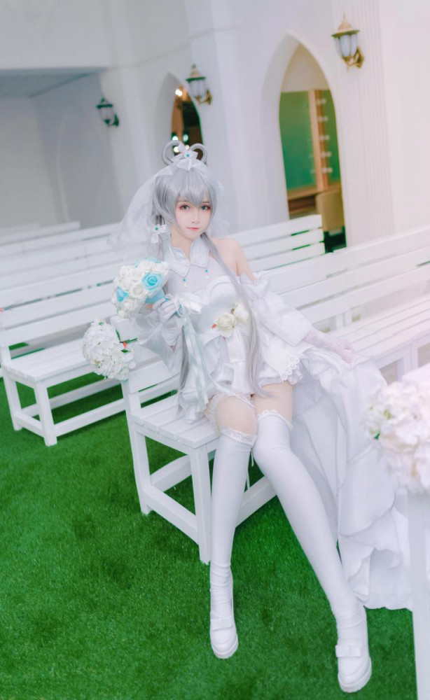 白丝美腿洛天依花嫁cosplay